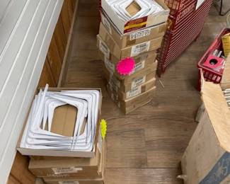 Shelf brackets