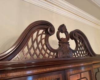 Drexel Heritage Heirloom Mahogany Inlayed 8 Door Breakfront (76"W x 18"D x 91"H)