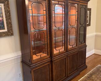 Drexel Heritage Heirloom Mahogany Inlayed 8 Door Breakfront (76"W x 18"D x 91"H)