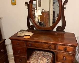 Vanity w/mirror & stool