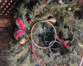 Large wreaths, brass horns 