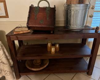 Tv console, decorative pieces 