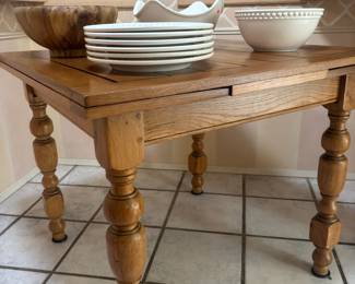 Expandable Oak Side Table