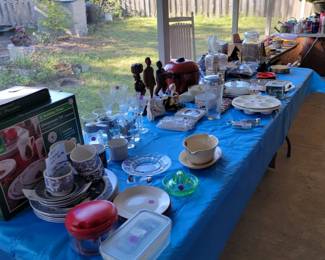 New willow set, more dishes new in boxes christmas dishess