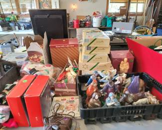 More christmas. Boxes of old made in usa ornaments 