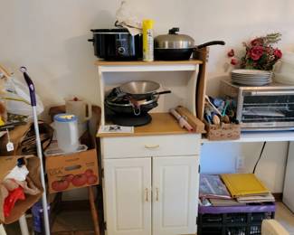 New or like new kitchen appliances 