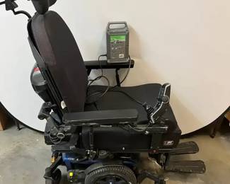 Q6 Edge Power Wheelchair