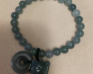 MFS068 Beaded Jade Bracelet With Lucky Neko Cat & Circular Charm New