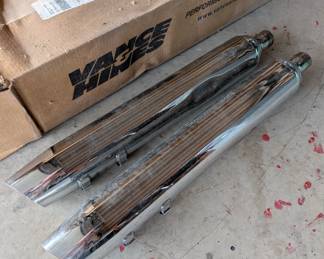 Harley Tail pipes by Vance and Hines