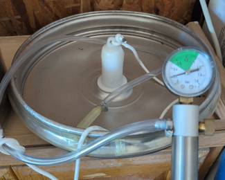 Marchisio 100 L stainless variable-capacity wine fermenter with floating lid, pump, and metal spigot — never used, excellent condition.
Bladder seal tested