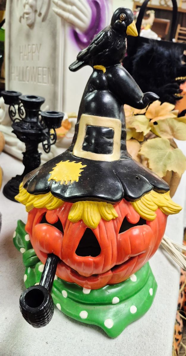 Save The Date and plan on attending next weekend's Pen and Pencil Large 2 Day Estate Sale. Much vintage and modern Halloween collectibles. Vintage ceramic Jack' O" Lantern Scarecrow lamp 