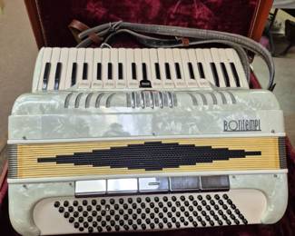 Vintage Bontempi piano accordian