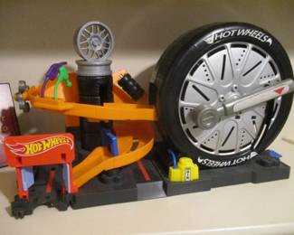 Hot Wheels Super Spin Tire Shop