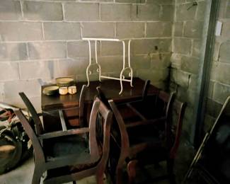 Drop leaf dining room table & chairs