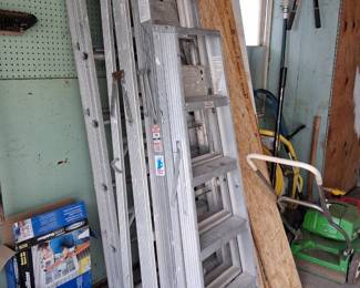 STEPLADDERS & EXTENSION LADDER