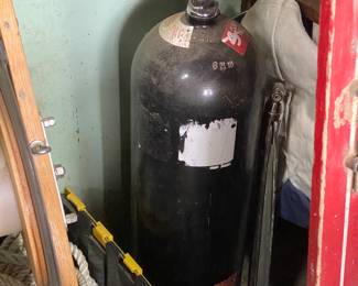 VINTAGE SCUBA TANK