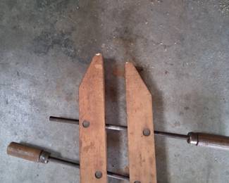 VINTAGE WOODEN CLAMP