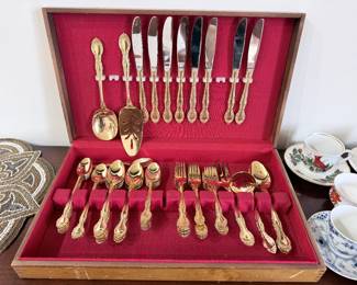 Gold fancy flatware set