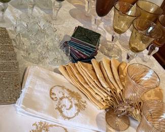 The linens here are just gorgeous 