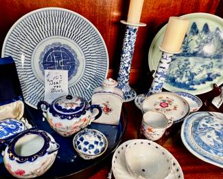 Blue Chinese pottery