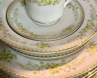 Mikasa ‘Greenbriar’ fine China set