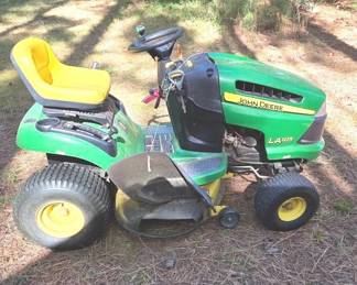 004 John Deere LA105 Riding Lawn Mower