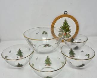 141 SpodeChristmasTreeGlassSaladBowlsTrivet