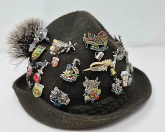96 ReinHaarWoolHatwithSouvenirPins