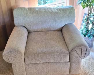 29 KrausesOversizedLivingRoomChairCafBeige