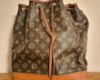44 VintageLouisVuittonNoBucketBagMonogramCanvas