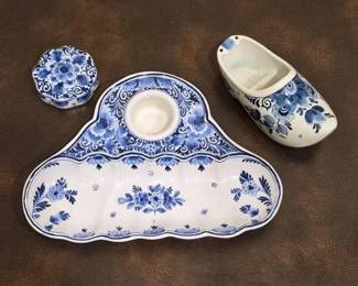 94 HollandDelftDuoScallopedInkWellShoePlanter