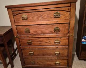 128 MorrisFurnitureSolidWoodFiveDrawerVintageDresser