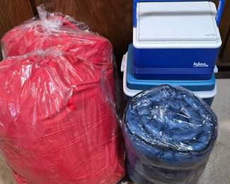 63 CampingNecessitiesBundREISleepingBagsCoolersandFoldingChair