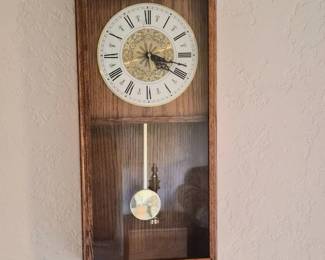 125 BatteryPoweredPendulumWallClock