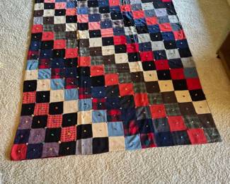 33 HandsomeVintageHandmadeQuiltAlternatingColoredSquares