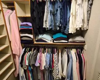 194 WomensClothingSMBurberryLevisCalvinKleinMoreBrands