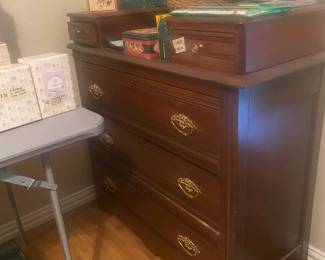 dresserbrown antique