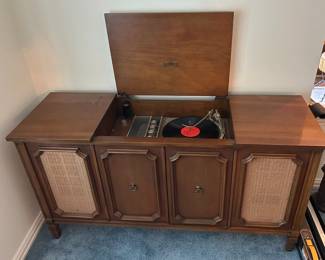 console stereo with radio and turntable works
