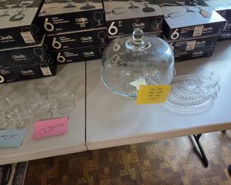 Some of the crystal and cake stand