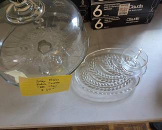 Cake stand
Entertainment serving trays