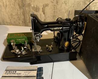 Singer Featherweight Sewing Machine
