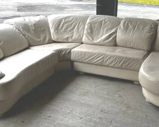 Exceptionally classy & elegant White Leather 4-Piece Sectional Sofa – Oversized Comfort
