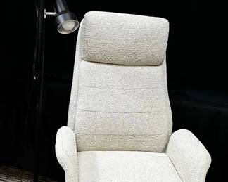 Classic & Elegant Office Chair and Floor Lamp
This set pairs comfort with function, offering both a sleek office chair and a versatile floor lamp.
Office Chair: Cream-colored upholstery with a supportive high back and armrests
Smooth-rolling casters with silver accented base
Seat height: 18"
Overall: 48" tall x 26.5" wide x <30" deep
Floor Lamp: Black metal frame with (3) adjustable lamp heads!     
Tested and works
65" tall with a 10" round base
Market Insights:
Estimated Market Value: $60 – $130 as a bundled home office set (chair + lamp), assuming good working condition and moderate cosmetic wear.
Neutral cream office chairs with modern silhouettes are in demand for home offices, blending seamlessly into both contemporary & transitional spaces.
The floor lamp’s three adjustable heads make it a practical lighting solution for reading nooks, workspaces, or accent lighting. Together, this duo offers a ready-to-use upgrade for any office or study space.
