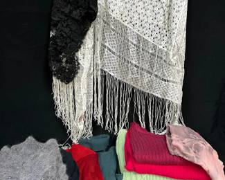 Women’s Sweaters & Accessories – Medium/Large
