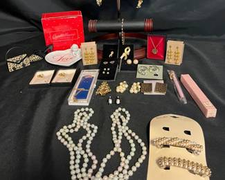 Costume Jewelry Assortment – Earrings, Brooches, Bracelets, & More!
