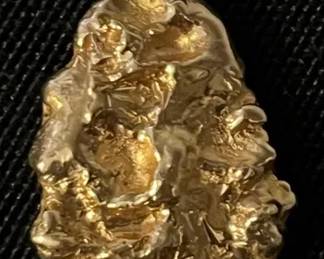 18k Yellow Gold Nugget-Style Pendant – 11.36 Grams (Believed to be a Melting Piece)
