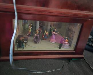 Mr Christmas Holiday Symphonium Music Box with records 