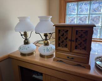 bathroom between kitchen and bedroom