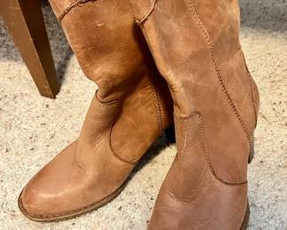 Vintage Born cowboy style leather boots. Sz 9.5