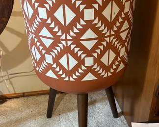 MCM hard plastic planter